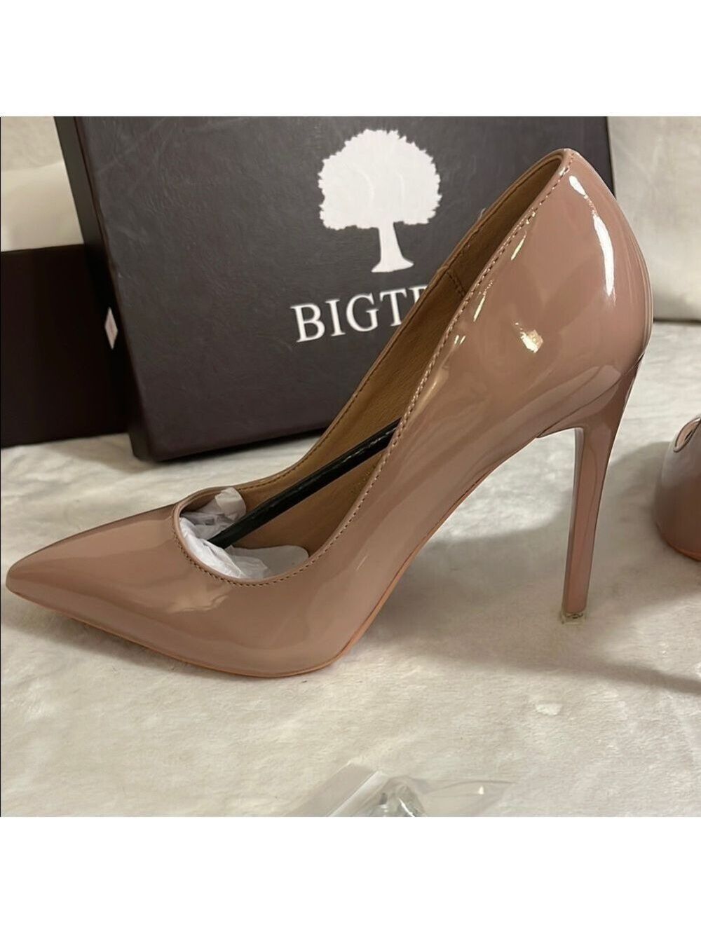 NWOT Blush Stiletto Heels with Glossy Finish and Pointed Toe - Picture 4 of 8